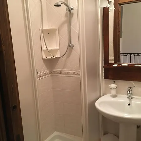 E Il Poggio Di D'angeli Lidia 3*