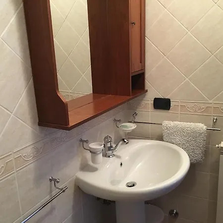 Pensión E Il Poggio Di D'angeli Lidia 3*