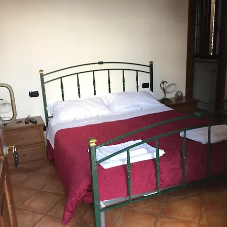 E Il Poggio Di D'angeli Lidia Pensión 3*