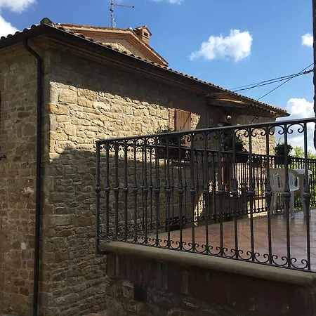 E Il Poggio Di D'angeli Lidia 3*