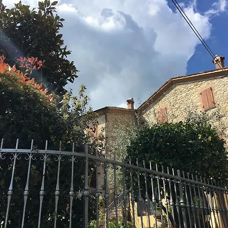 E Il Poggio Di D'angeli Lidia Vendégház 3*