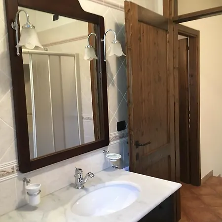 E Il Poggio Di D'angeli Lidia Pensión