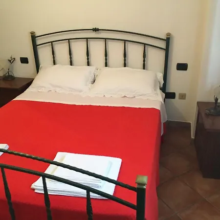 E Il Poggio Di D'angeli Lidia Pensión 3*